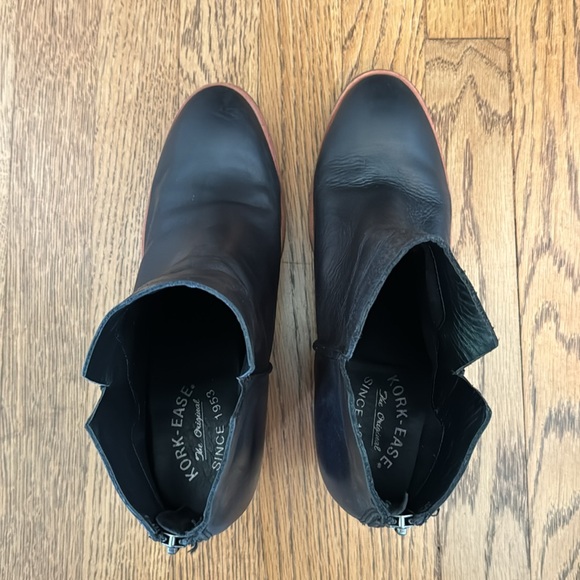 Kork Ease Chandra black leather booties. Heel Height 3 1/2", Shaft Height 3" EUC - Picture 8 of 11
